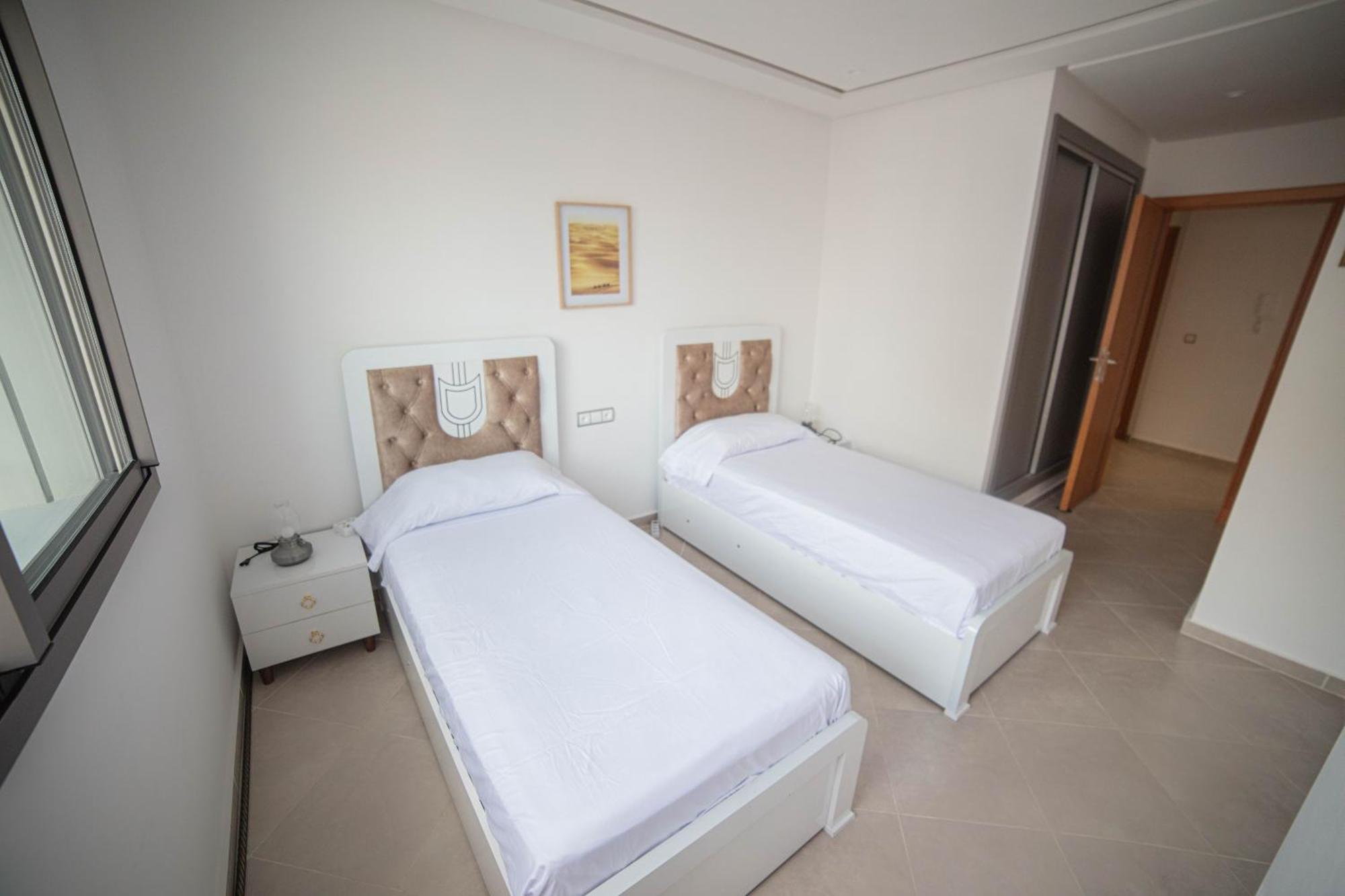 Appartement Modern Met 2 Aircos 3 Tvs 24u Parking En Lift Tanger