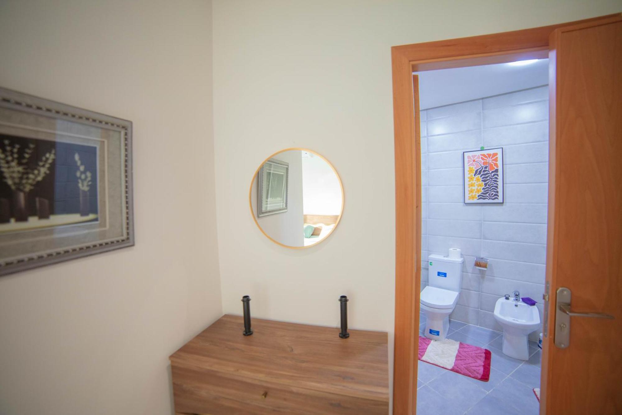 Modern Met 2 Aircos 3 Tvs 24u Parking En Lift Appartement