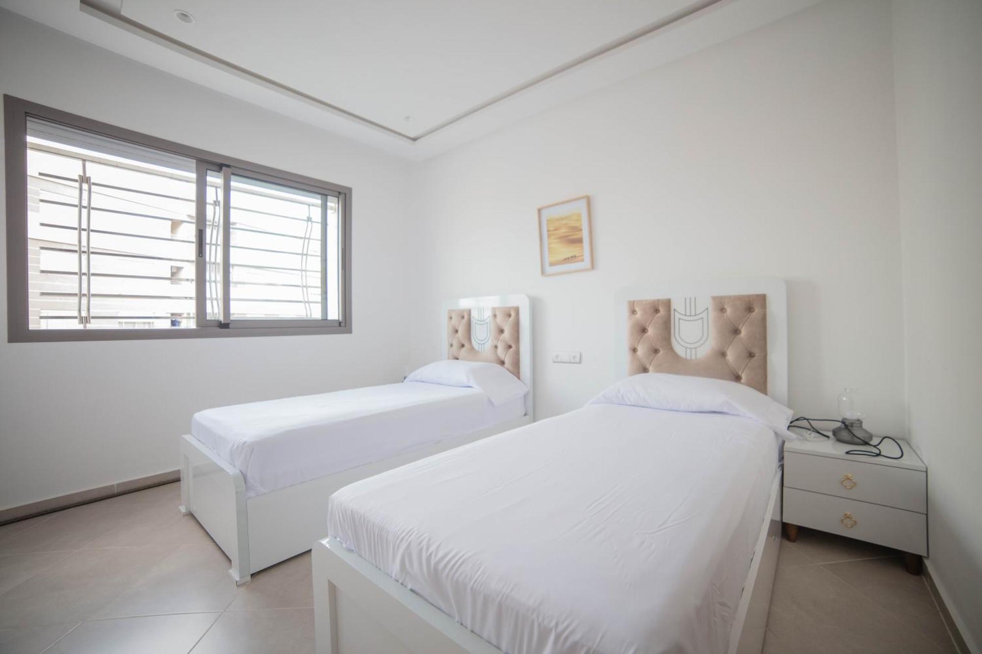Modern Met 2 Aircos 3 Tvs 24u Parking En Lift Appartement Tanger