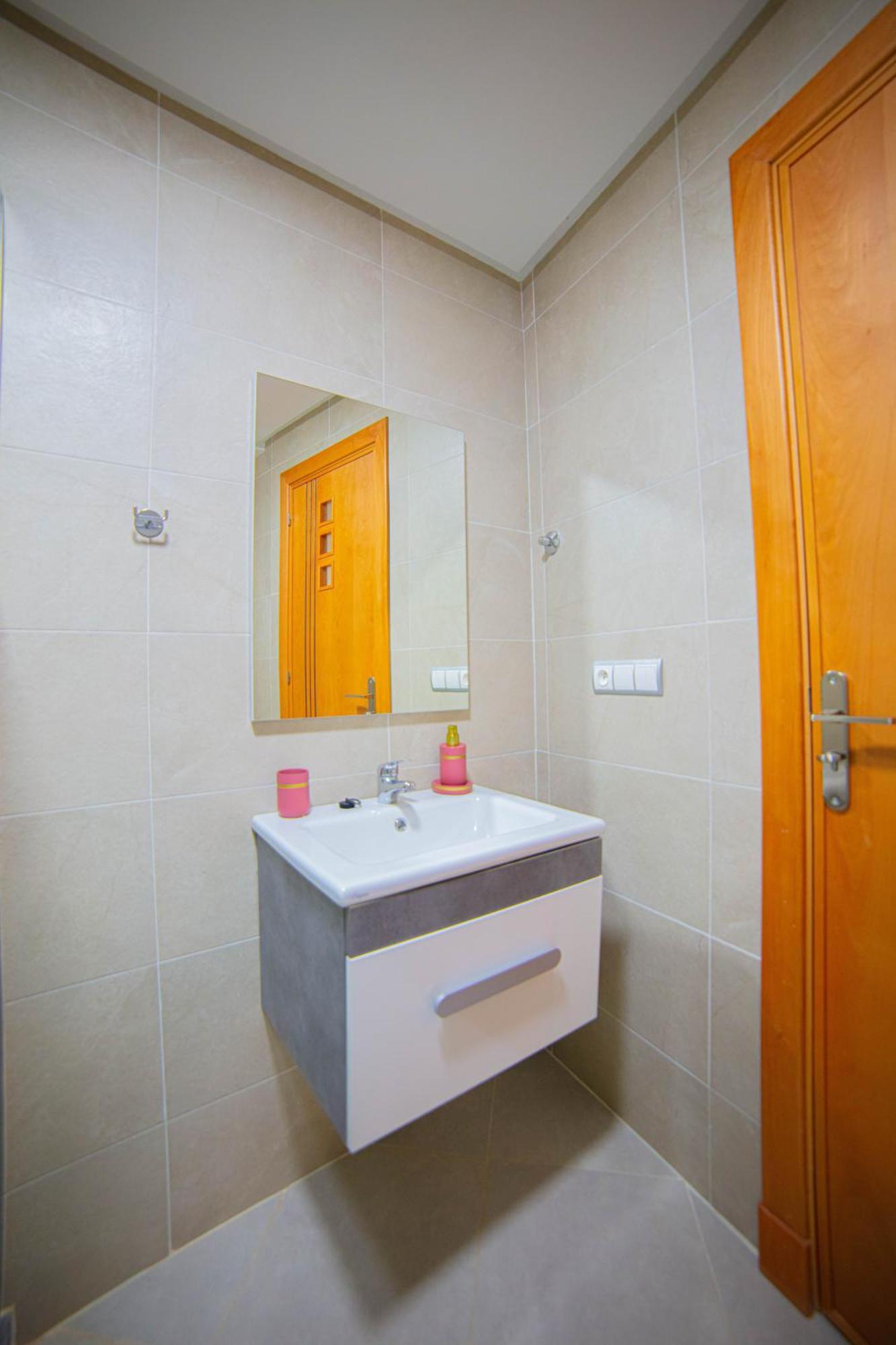 Modern Met 2 Aircos 3 Tvs 24u Parking En Lift Tanger