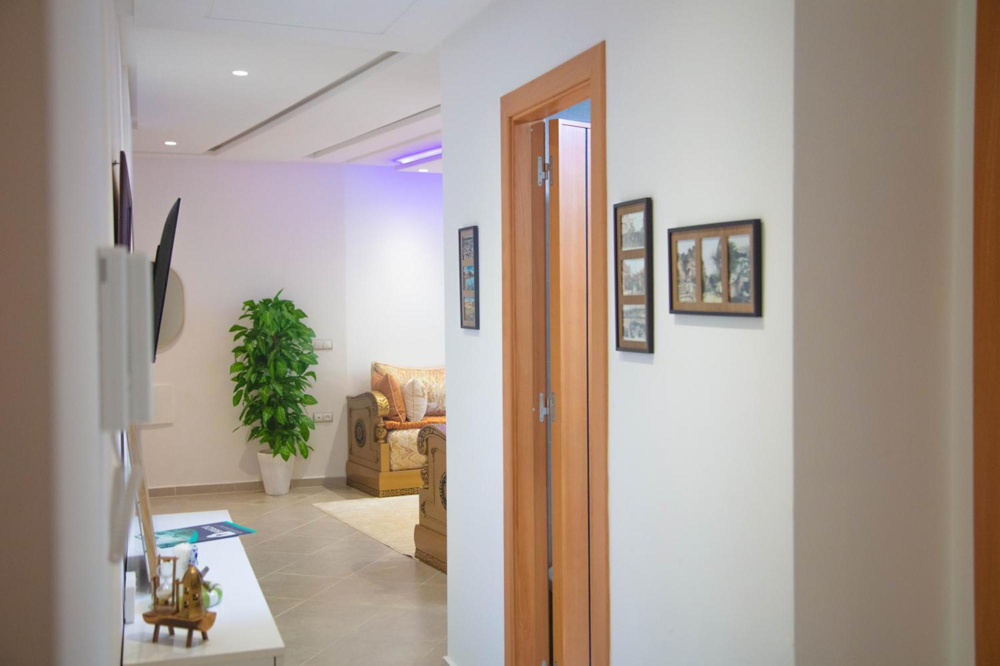 Modern Met 2 Aircos 3 Tvs 24u Parking En Lift Appartement
