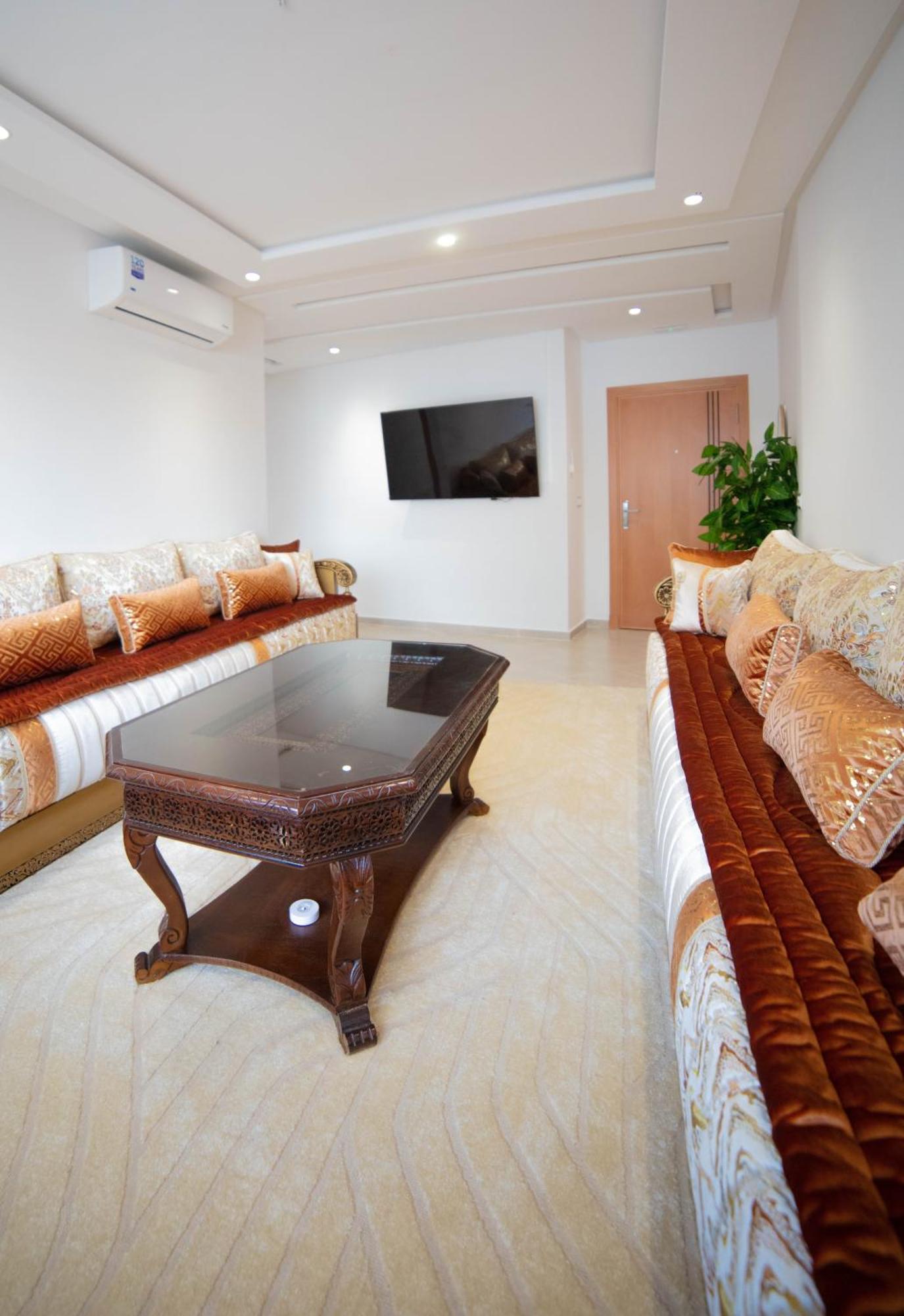 Modern Met 2 Aircos 3 Tvs 24u Parking En Lift Appartement *