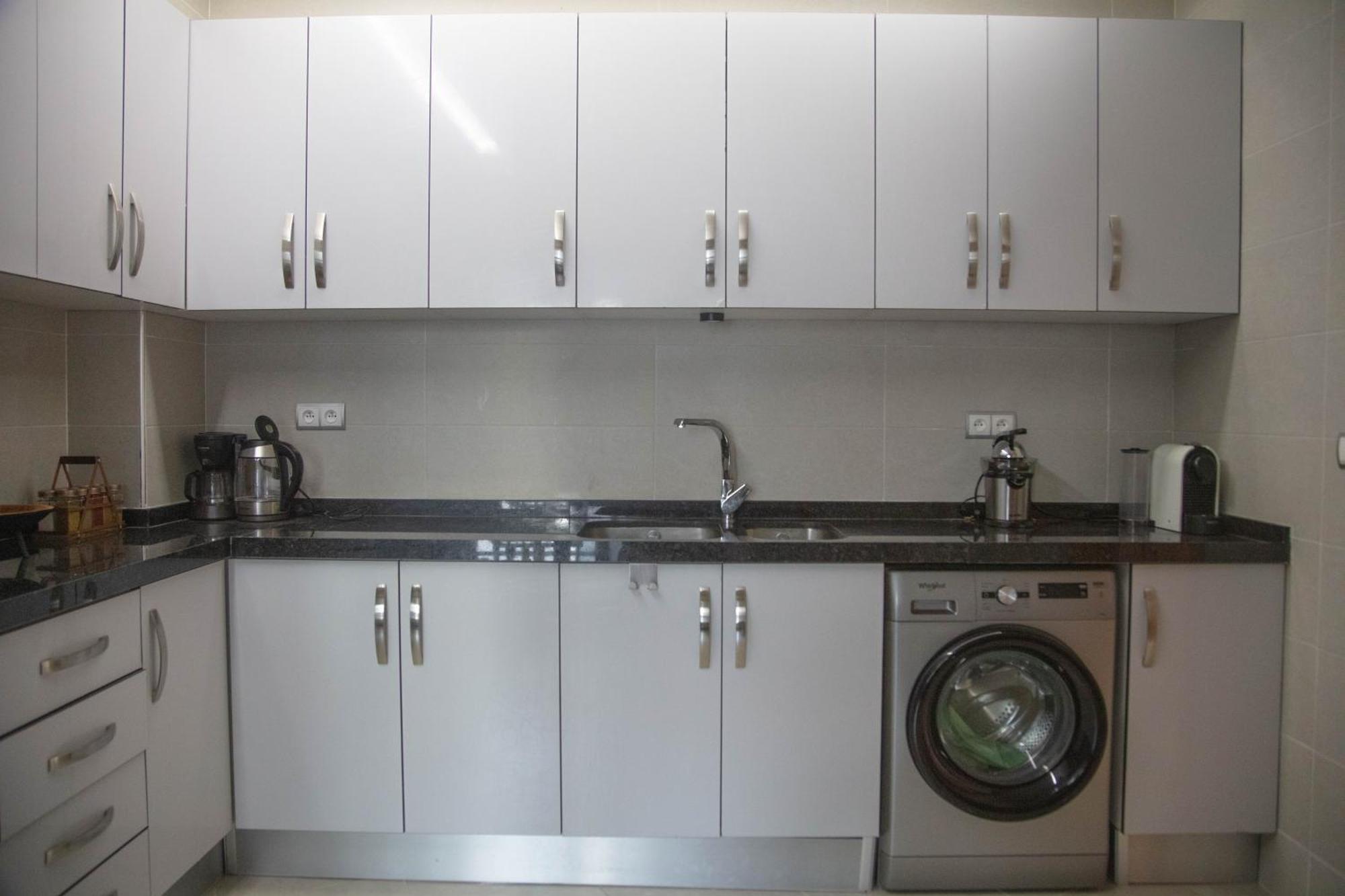 Modern Met 2 Aircos 3 Tvs 24u Parking En Lift *